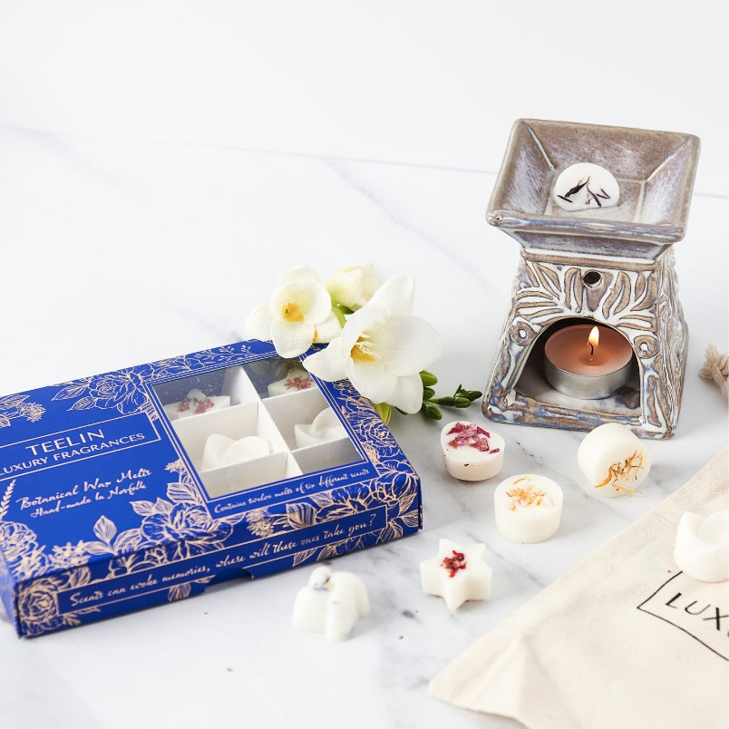 Blue Teelin Deluxe box of botanical wax melts with Dawn Chorus burner and Teelin cotton bag.