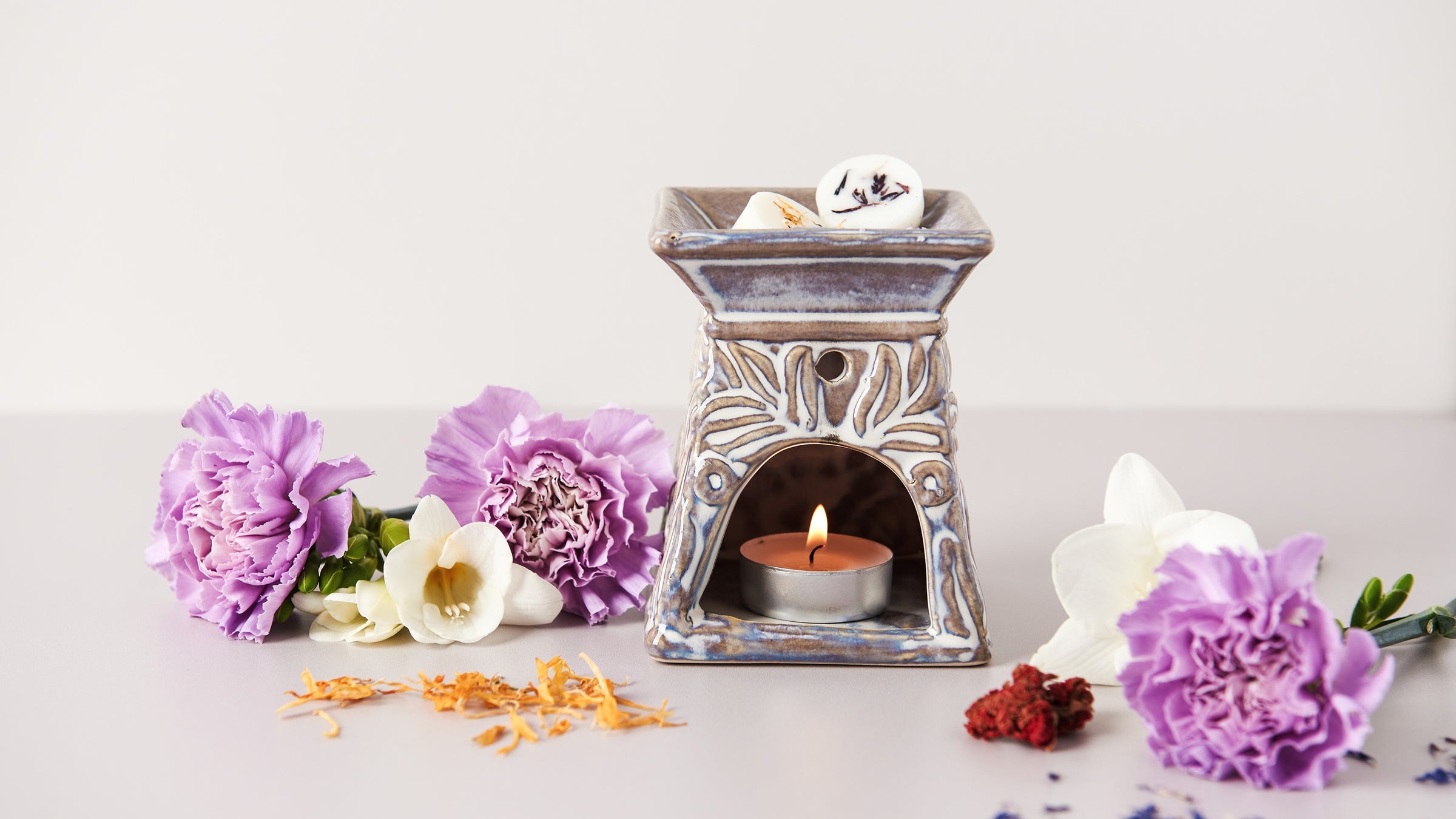 teelin-luxury-fragrances-why-do-we-love-candles